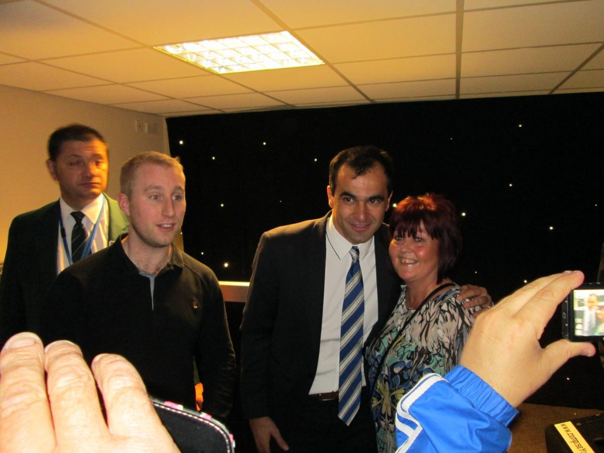 Roberto personally thanks the Fans in the Wigan Athletic Supporters Club Bar